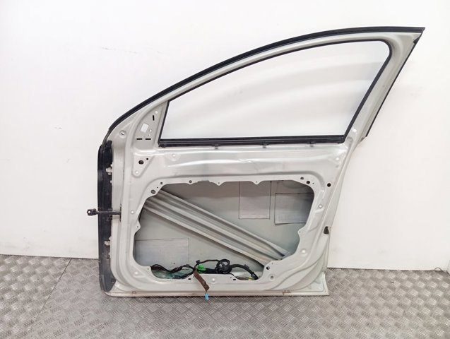 Пассажирская передняя дверь Volvo 31457679