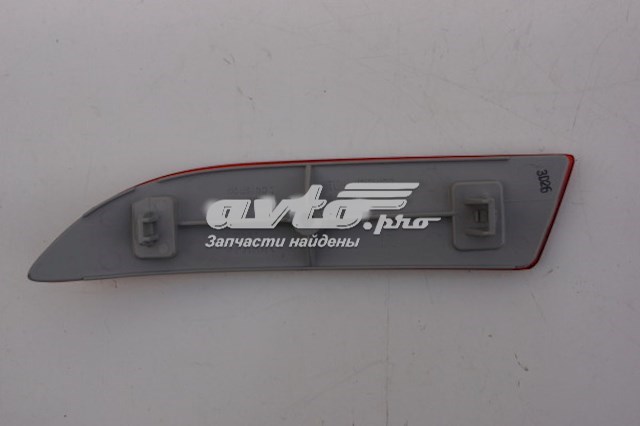  Правый катафот заднего бампера Daihatsu Terios 