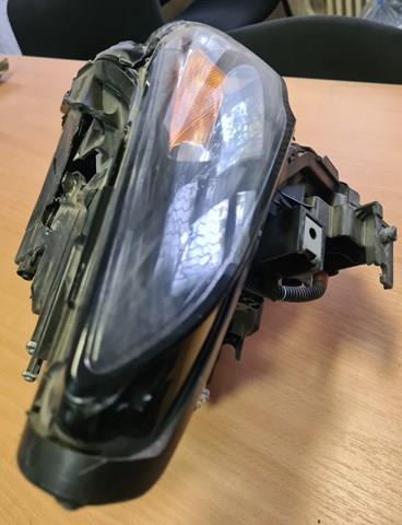 Правая фара BCJH51030K Mazda