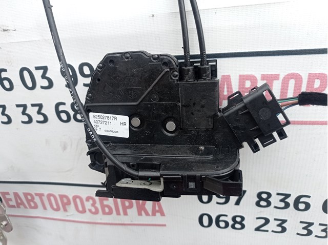 Замок двери боковой сдвижной правой 825027817R Renault (RVI)