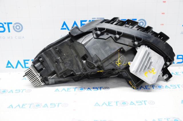 107737200L Tesla Фара передняя правая