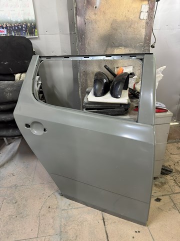 Дверь задняя правая 5J9833056 VAG
