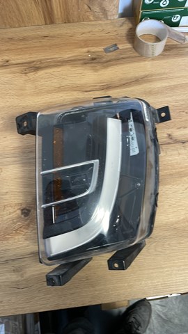 Противотуманная фара левая на Tesla Model X  