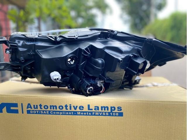 Правая фара 8114553810 Toyota