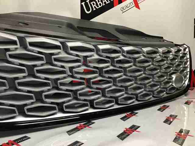 LR082695 Land Rover Решетка радиатора