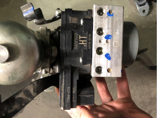  Unidade hidráulico de controlo ABS Toyota C-HR hatchback (X10) (2016 - 2026) 