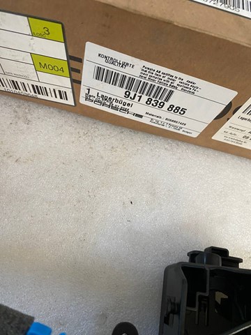 Держатель наружной ручки двери задней левой 9J1839885 Porsche