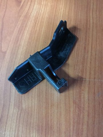 865782W000 Hyundai/Kia Кронштейн бампера переднего внешний правый