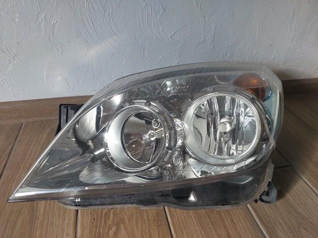 Левая фара 13239288 General Motors