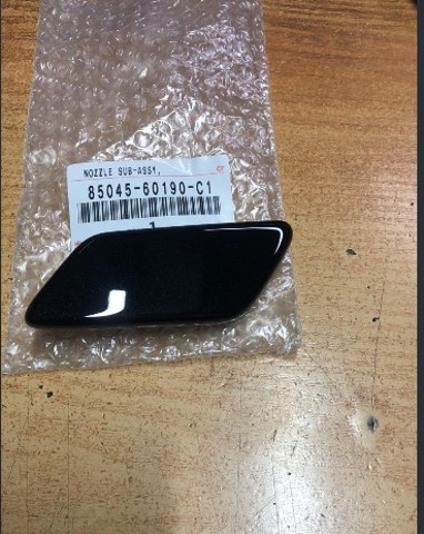 Накладка форсунки омывателя передней фары Toyota 8504560190C1