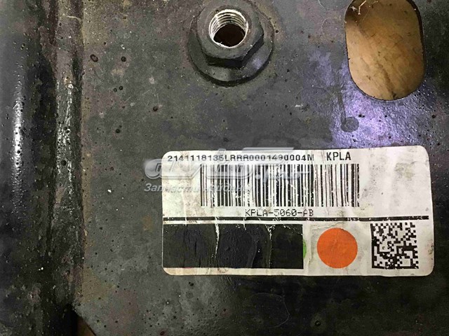 Балка крепления коробки передач LR105302 Land Rover