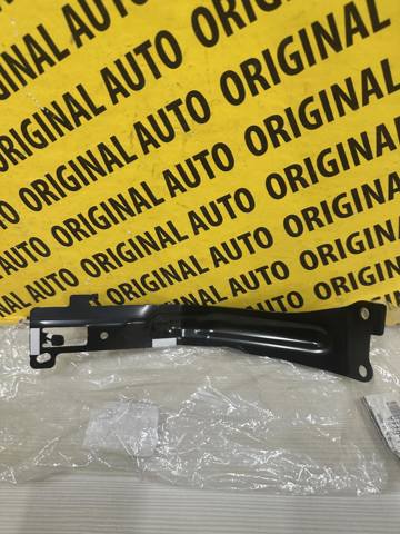 Правый кронштейн заднего бампера Mazda KB7W52B22A
