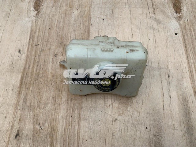 Бачок главного тормозного цилиндра (тормозной жидкости) VAG 8K0611301A
