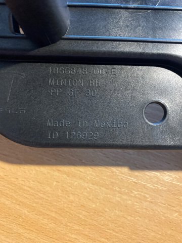 106684800E Tesla 