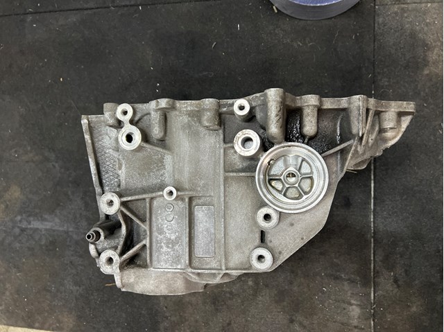 Корпус коробки передач VAG 02E301103G