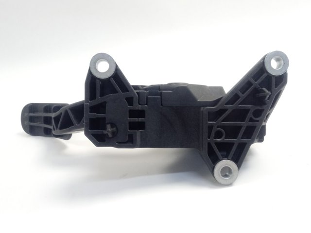  Педаль газа Toyota Yaris 
