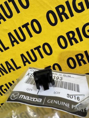 Заглушка передней консоли боковая KB8C64393 Mazda