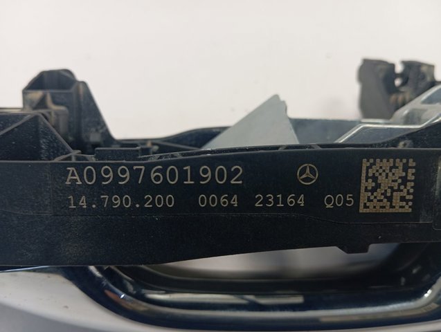 Купить A0997601902 Mercedes Держатель наружной ручки двери передней левой