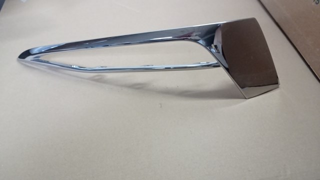 Ободок (окантовка) фары противотуманной левой 51117385283 BMW