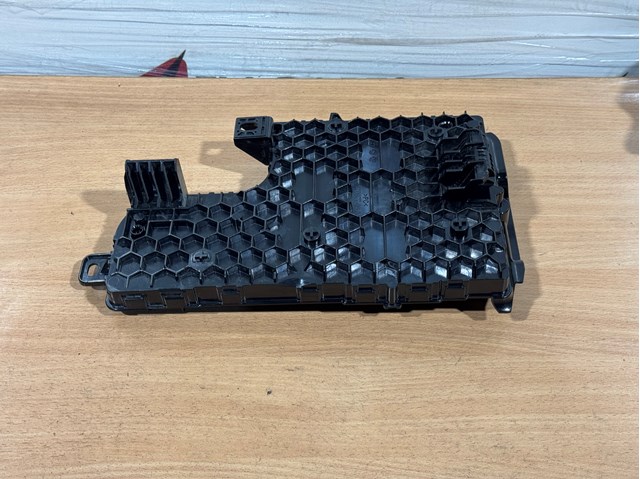 165765030B Tesla 