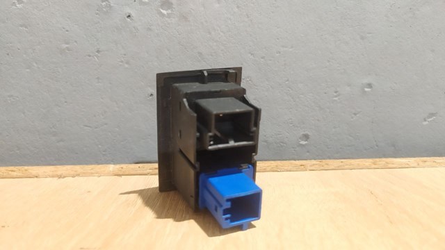 Кнопка аварийного сигнала VAG 5NA919225B цена, от 8.40 USD