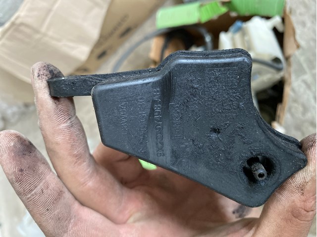 9X2Q9Y498AB Land Rover 