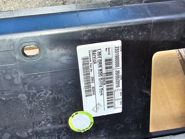 LR044120 Land Rover Решетка радиатора