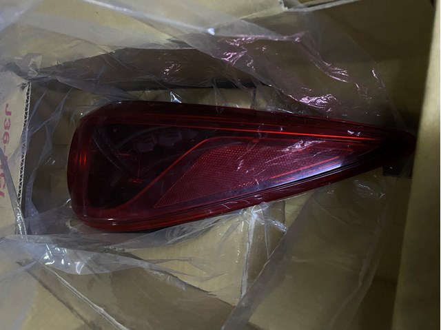 B45B51150E Mazda Задний правый внешний фонарь