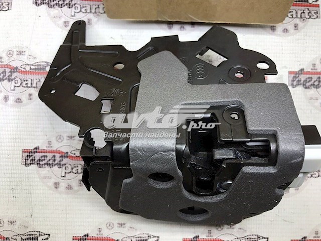 LR078746 Land Rover Замок двери задней правой