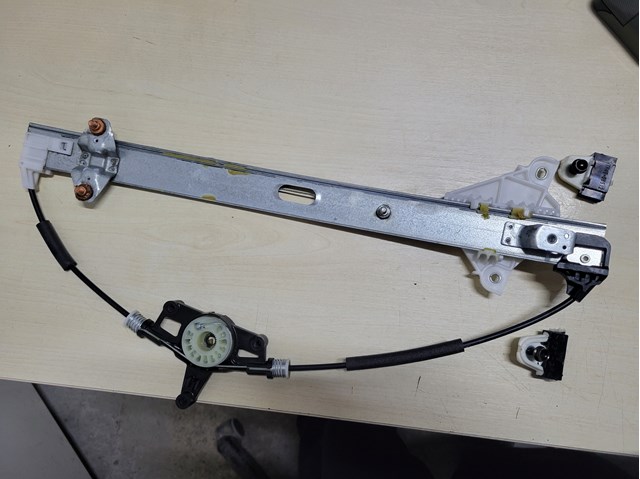 Стеклоподъемник передней правой двери Mazda KB7W58590 цена, от 15.20 USD