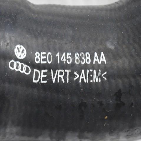 Tubo flexible de aire de sobrealimentación superior izquierdo 8E0145838AA VAG