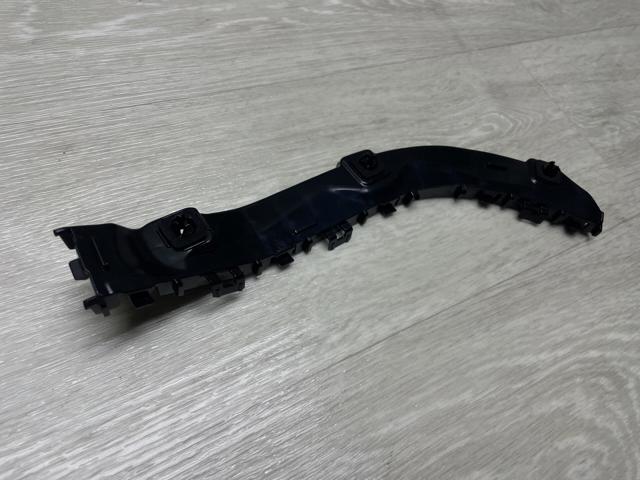 7183154P00 Suzuki Направляющая заднего бампера правая