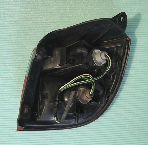 Lanterna traseira esquerda externa para Toyota Carina (T19)