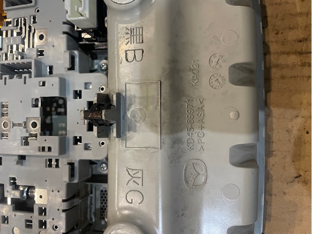 KD4569971 Mazda Лампочка освещения салона