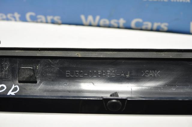 Накладка двери передней правой вертикальная Land Rover LR077217 цена, от 86.51 USD