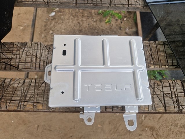150715201B Tesla 