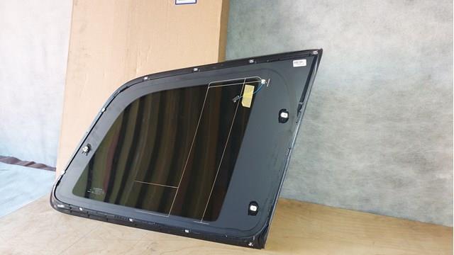 Стекло кузова (багажного отсека) левое 31468145 Volvo