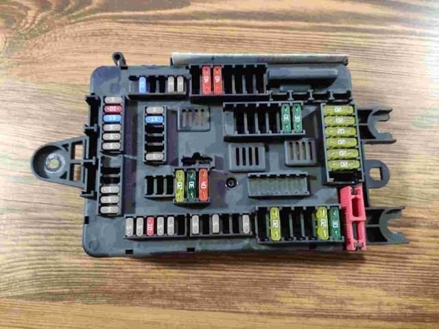 61149261110 BMW Монтажный блок предохранителей
