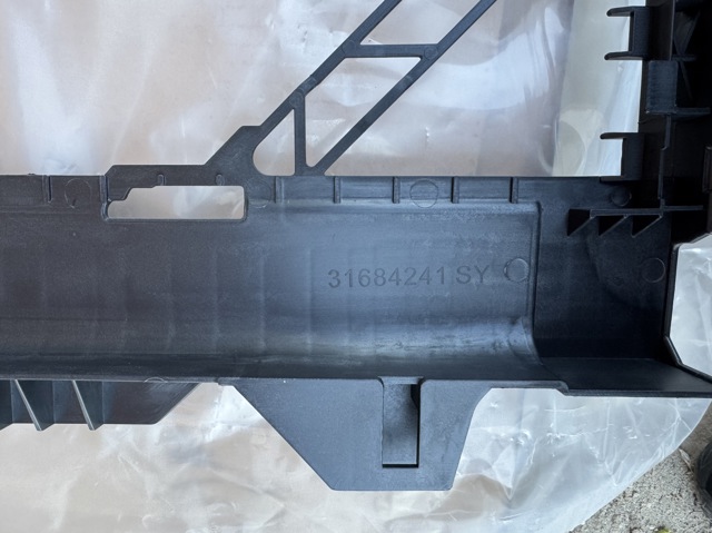 31657366 Volvo Рамка крепления радиатора