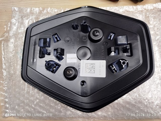 Эмблема на решетку радиатора Renault (RVI) 628903140R цена, от 280.13 USD