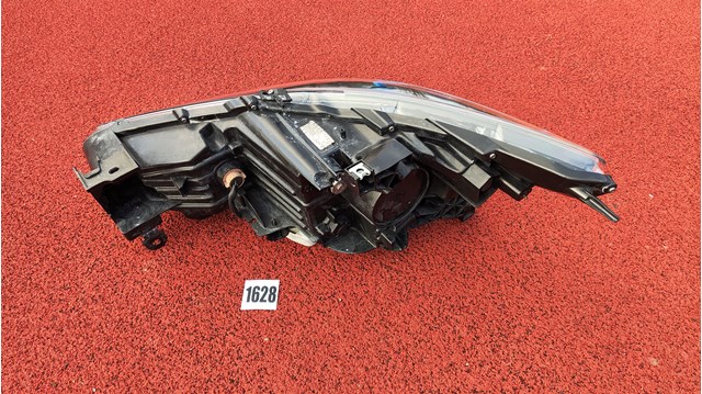 Правая фара 260109NR0A Nissan/Infiniti