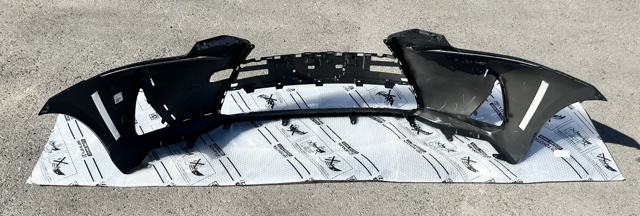 Передний бампер 521195E937 Toyota