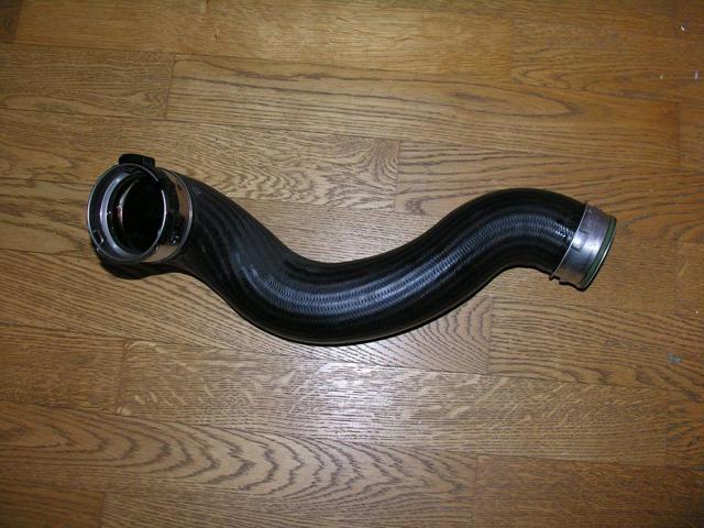 Tubo flexible de aire de sobrealimentación derecho A2045283082 MERCEDES