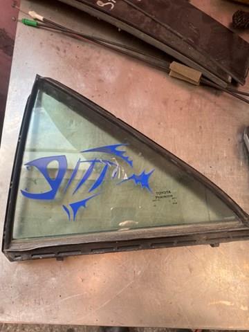 Форточка двери треугольник, задней, левой Toyota 6812406130