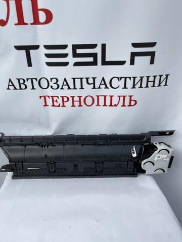 Решетка вентиляции салона на "торпедо" правая Tesla Motors 108332500G цена, от 6.38 USD