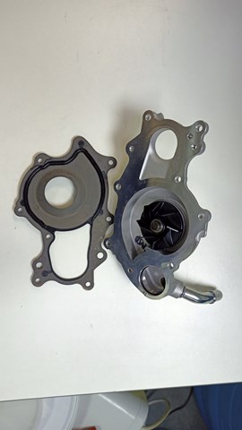 Купить PW674 Ford Насос охлаждения