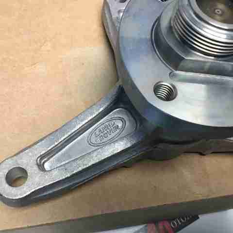  Land Rover LR121782