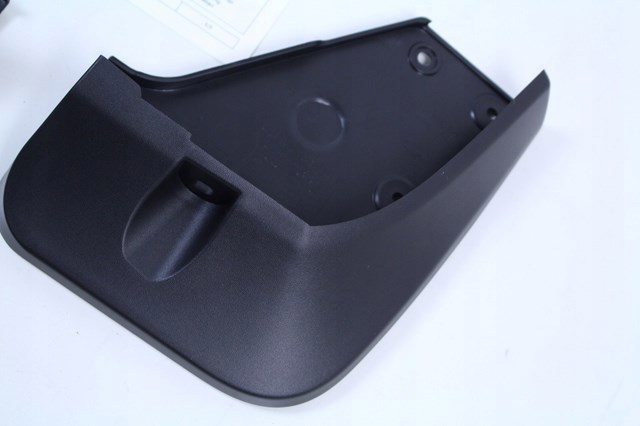 Передние брызговики 8201665625 Renault (RVI)