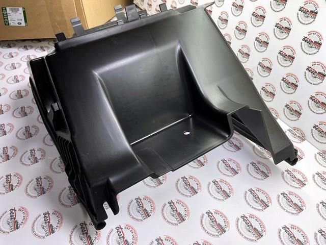 Воздуховод/дефлектор радиатора, левый Land Rover LR044392