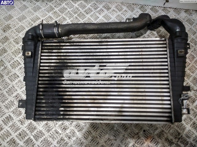 Радиатор интеркуллера Opel 13223395